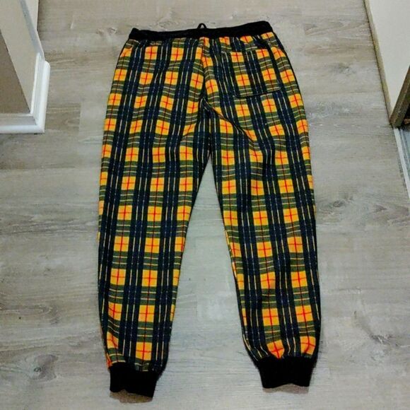 Plaid Fashion Nova Sweatpants - Picture 8 of 9